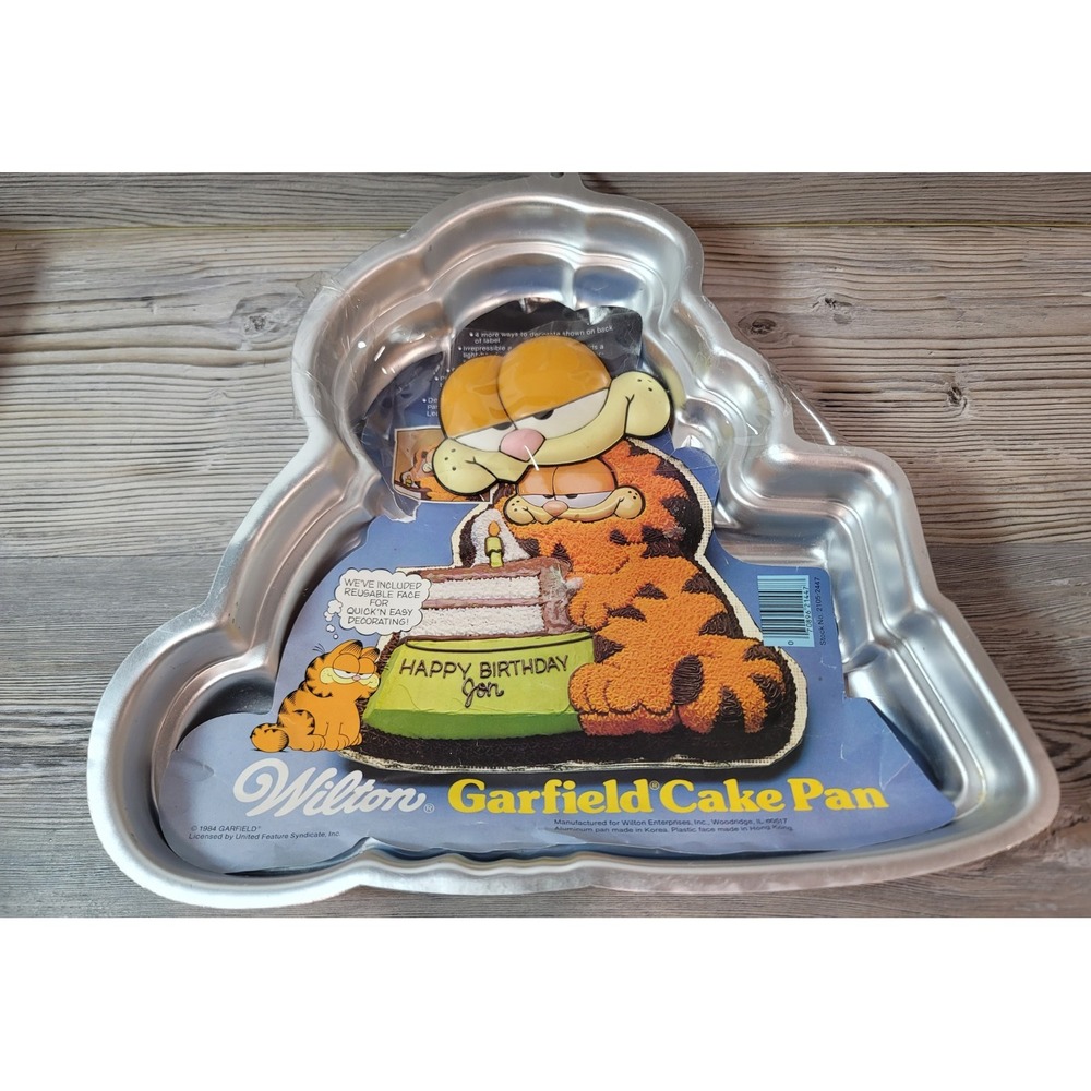 wilton garfield cake pan with plastic face and  paper Vintage Cake cat birthday